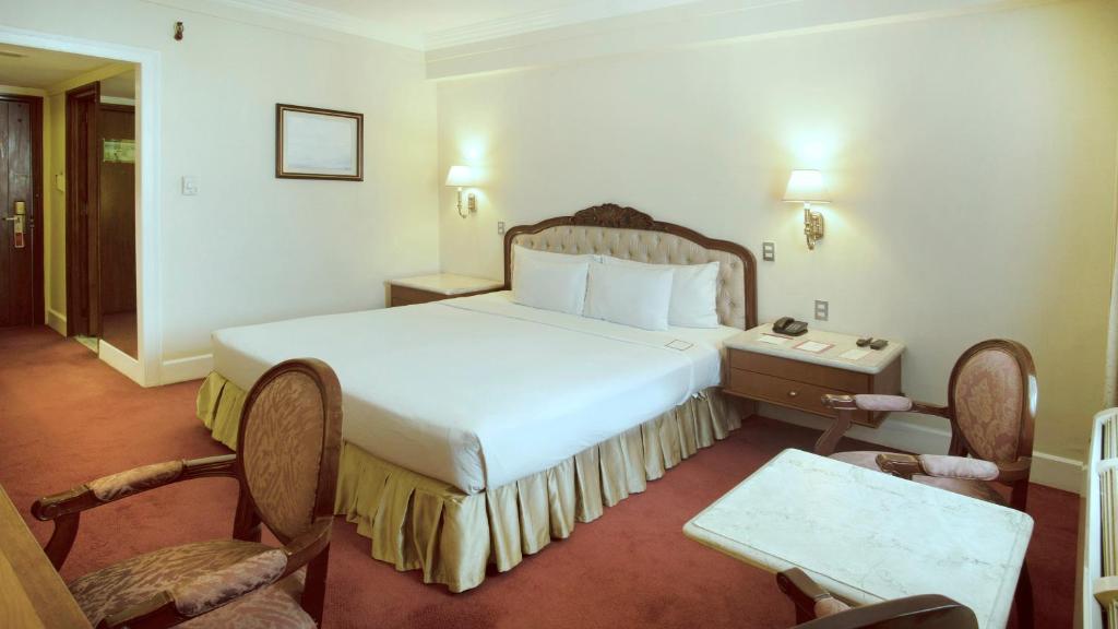 Postel nebo postele na pokoji v ubytování Manila Prince Hotel