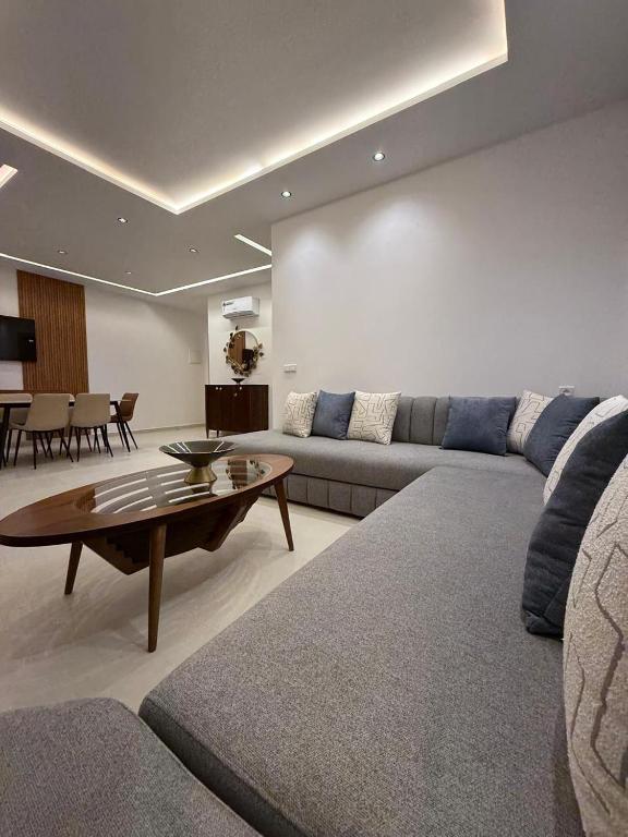 Posezení v ubytování Rmilat Garden N8 vue sur la piscine