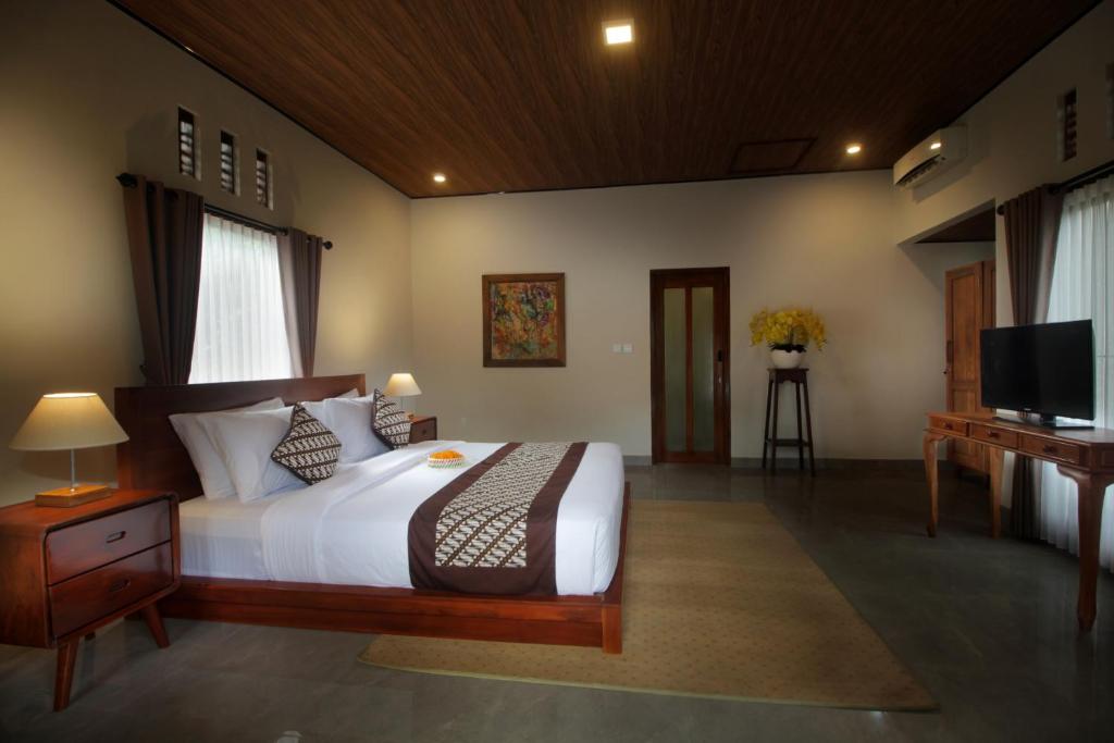 Katil atau katil-katil dalam bilik di Dhanya Villa Karangasem by Parigata