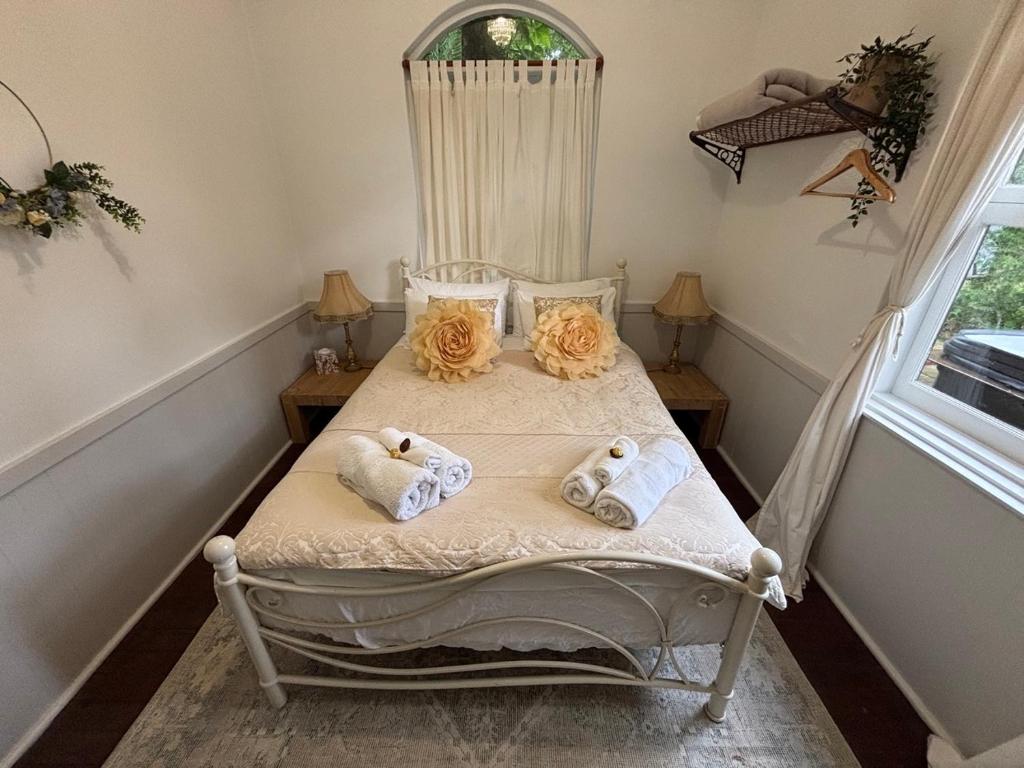 Postel nebo postele na pokoji v ubytování Celestial Dew Guesthouse in Tyalgum