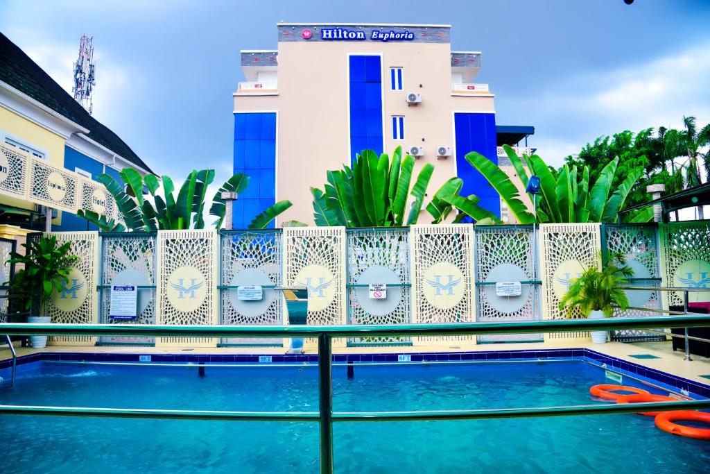 Bazén v ubytování Hilton Euphoria Hotel nebo v jeho okolí