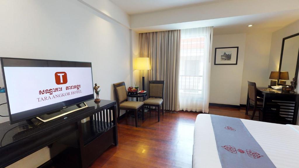 TV a/nebo společenská místnost v ubytování Tara Angkor Hotel