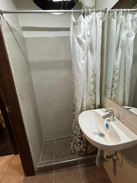 Koupelna v ubytování Hostal Casa Astromelia