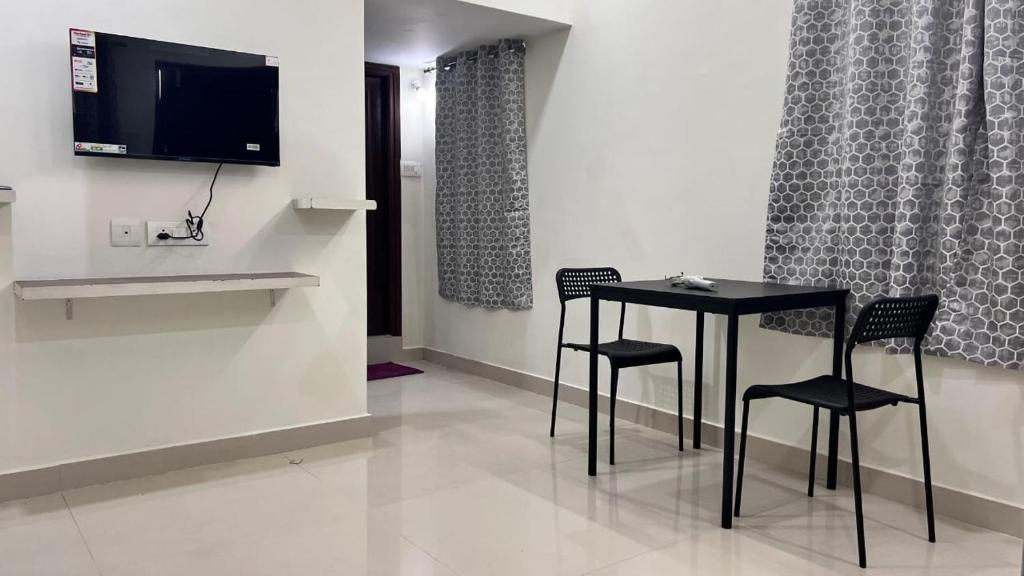 TV a/nebo společenská místnost v ubytování Abode Stayz Service Apartments