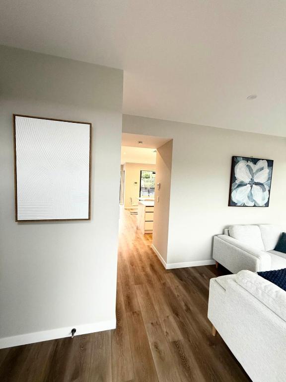 Brand-New Luxury 5 bedroom house in Epsom - Resim 25