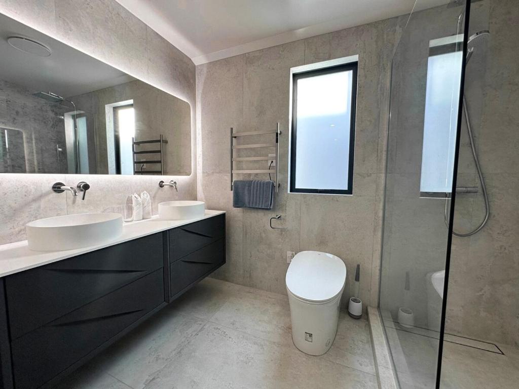 Brand-New Luxury 5 bedroom house in Epsom - Resim 26