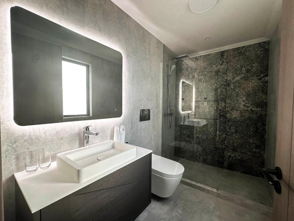 Brand-New Luxury 5 bedroom house in Epsom - Resim 27