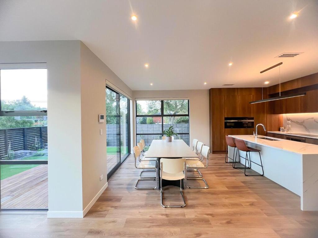 Brand-New Luxury 5 bedroom house in Epsom - Resim 12