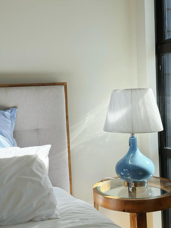 Brand-New Luxury 5 bedroom house in Epsom - Resim 28