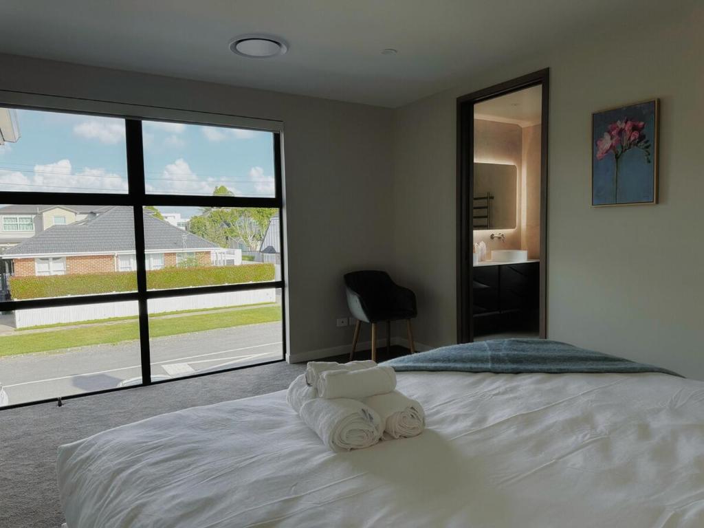 Brand-New Luxury 5 bedroom house in Epsom - Resim 33