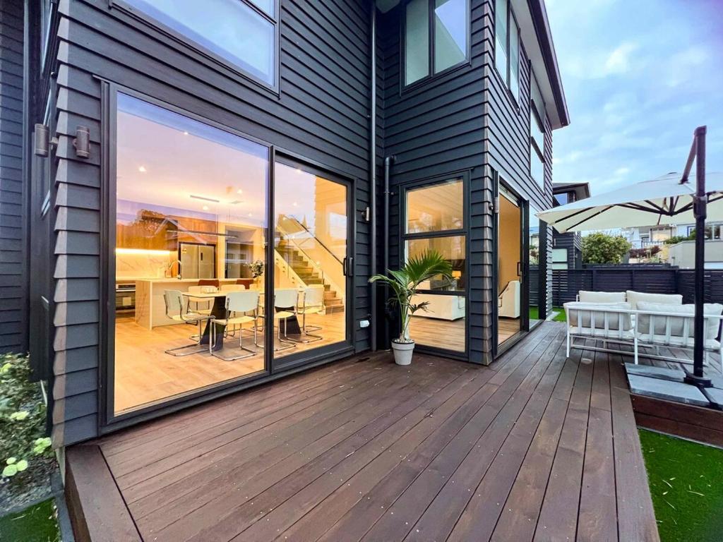 Brand-New Luxury 5 bedroom house in Epsom - Resim 9