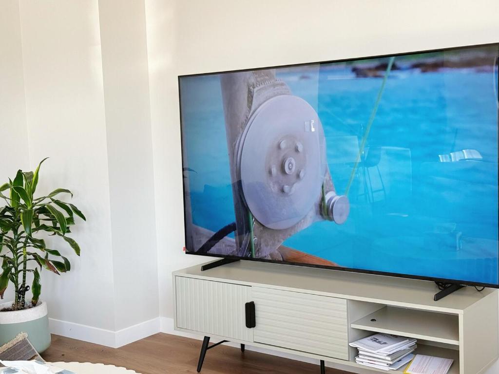 Brand-New Luxury 5 bedroom house in Epsom - Resim 41