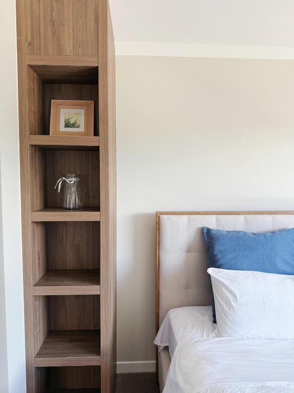 Brand-New Luxury 5 bedroom house in Epsom - Resim 22