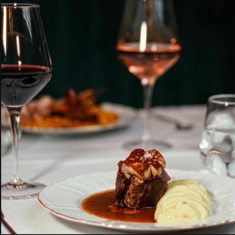 NF Palace Old City Bucharest - Resim 10