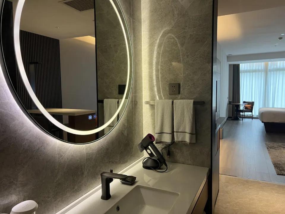 O baie la UrCove by HYATT Futian CBD-毗邻福田站和星河COCO Park 尊享免费迷你吧