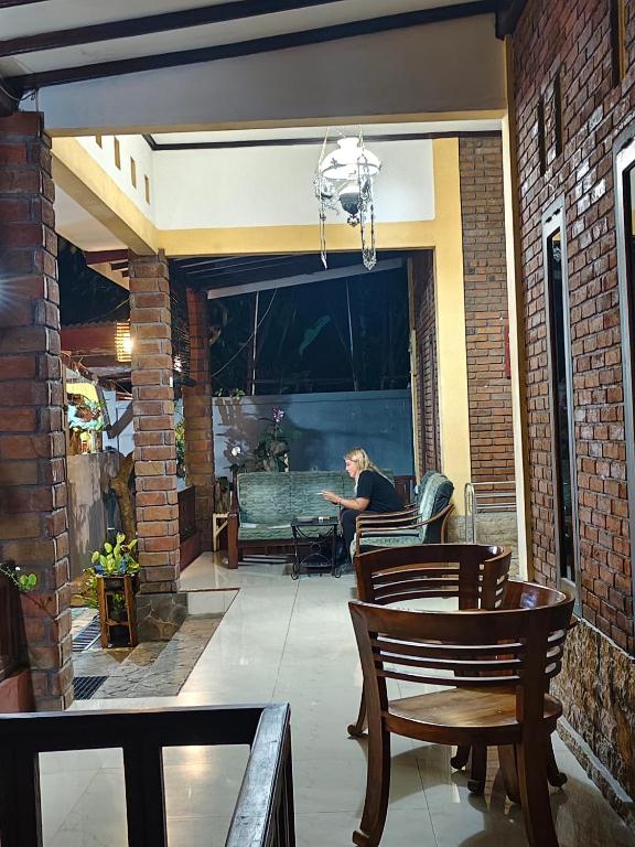 Posezení v ubytování KOPIKUIN bromo homestay