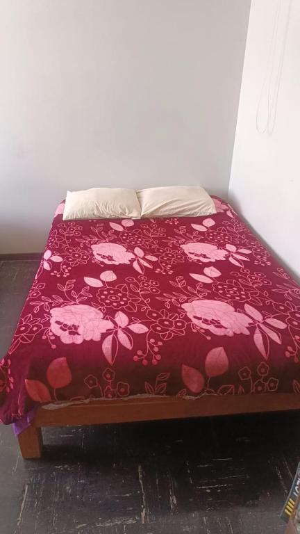 Postel nebo postele na pokoji v ubytování Hostal wayki