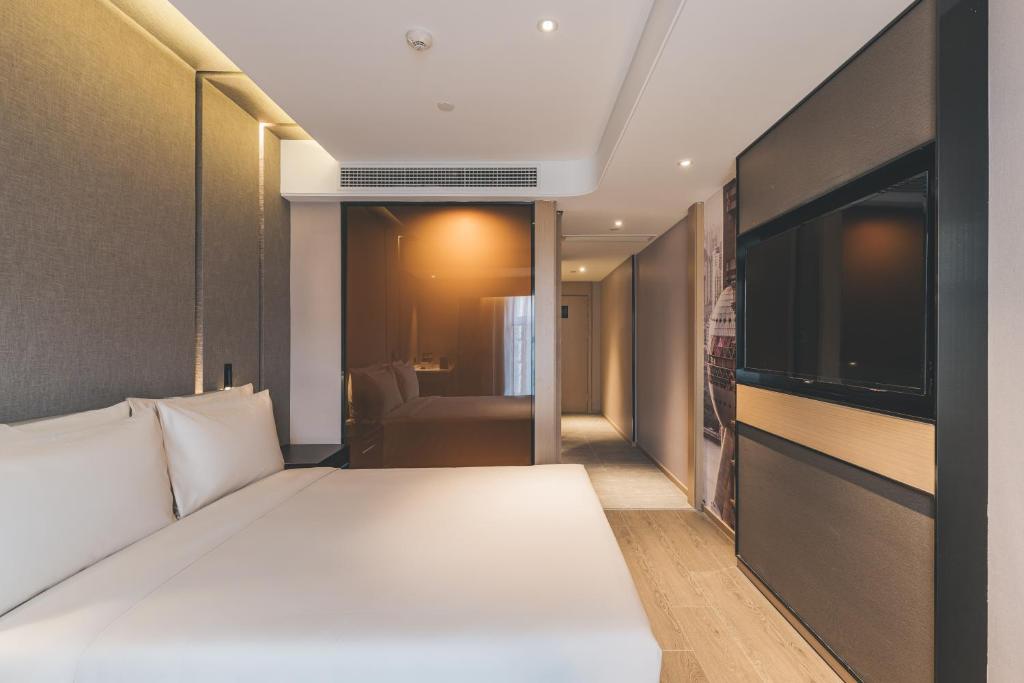 Postel nebo postele na pokoji v ubytování Atour S Hotel Shanghai Xujiahui Tianyaoqiao