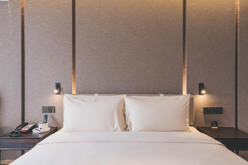 Postel nebo postele na pokoji v ubytování Atour S Hotel Shanghai Xujiahui Tianyaoqiao
