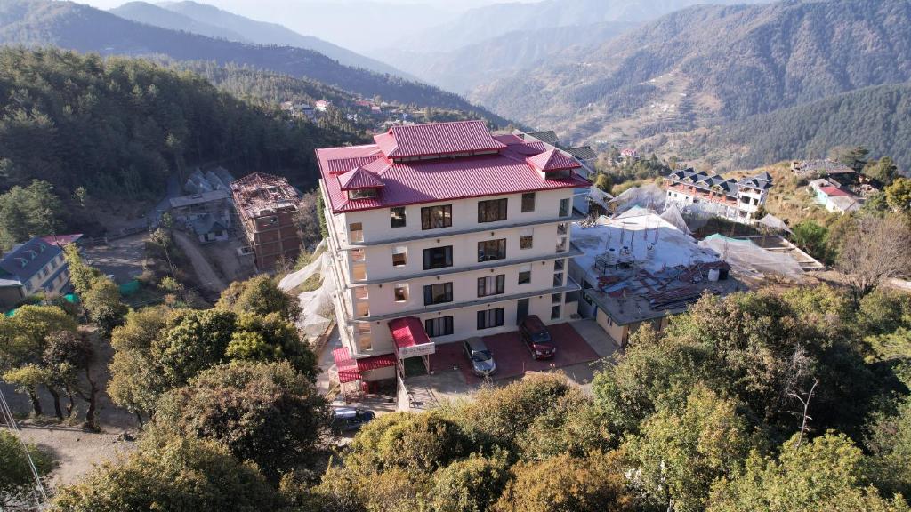 Nespecifikovaný výhled na hory nebo výhled na hory při pohledu z hotelu