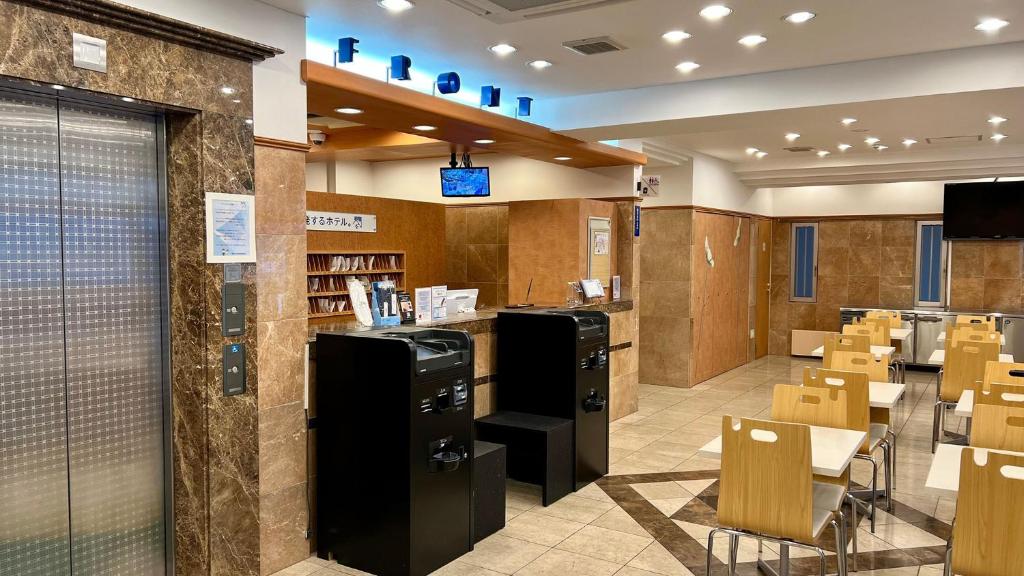 Lounge nebo bar v ubytování Toyoko Inn Shin-yokohama Ekimae Honkan