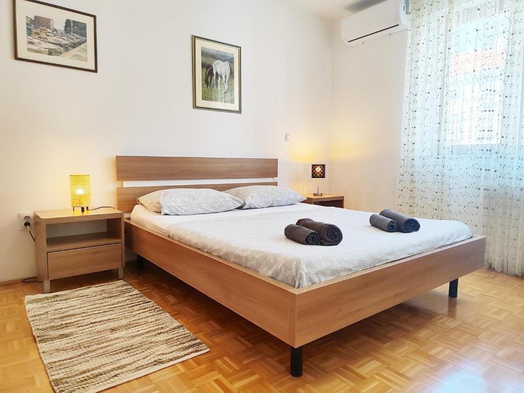 Lara's Apartment - Spacious Island View Free Parking