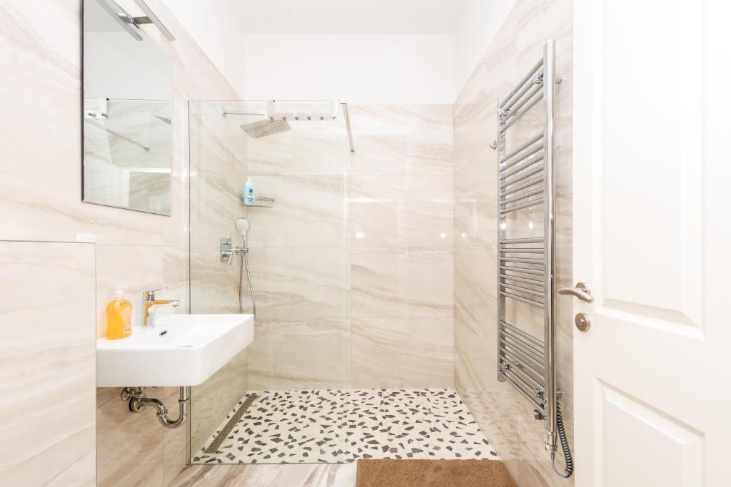 Top Apart close to city center - 13