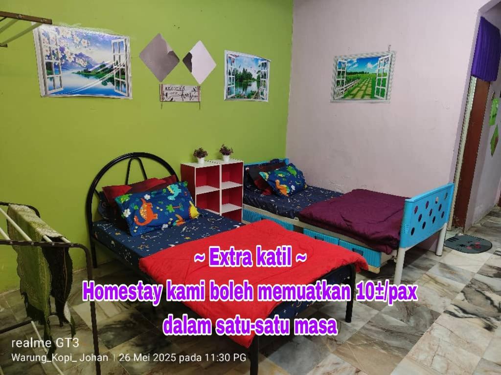 Postel nebo postele na pokoji v ubytování Kuala Rompin Town Homestay
