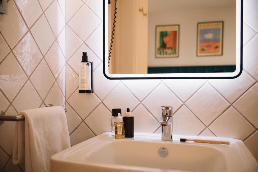 H La Paloma Boutique - Resim 30