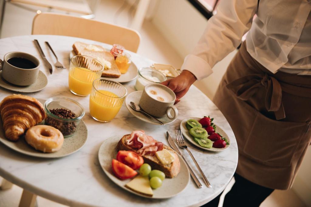 H La Paloma Boutique - Resim 7