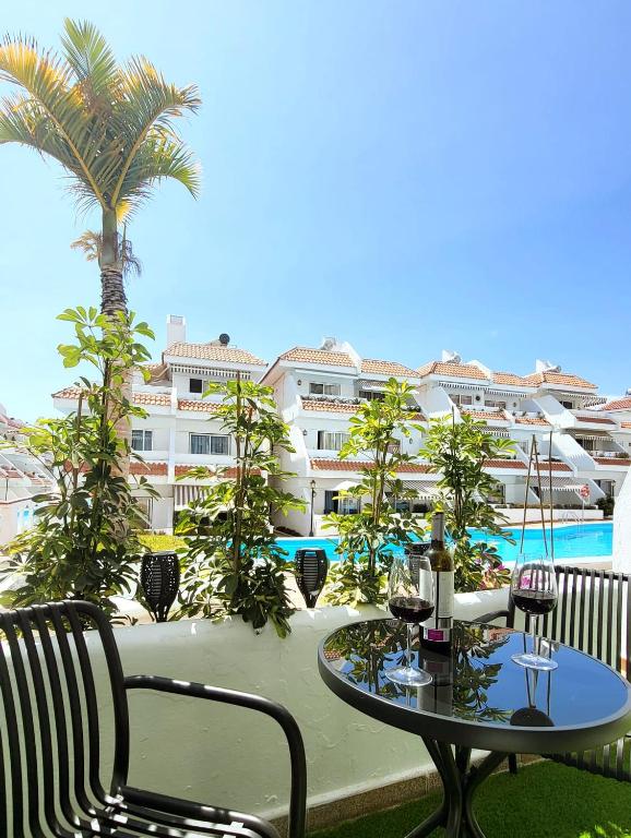 New Modern Apartment close to the Beach