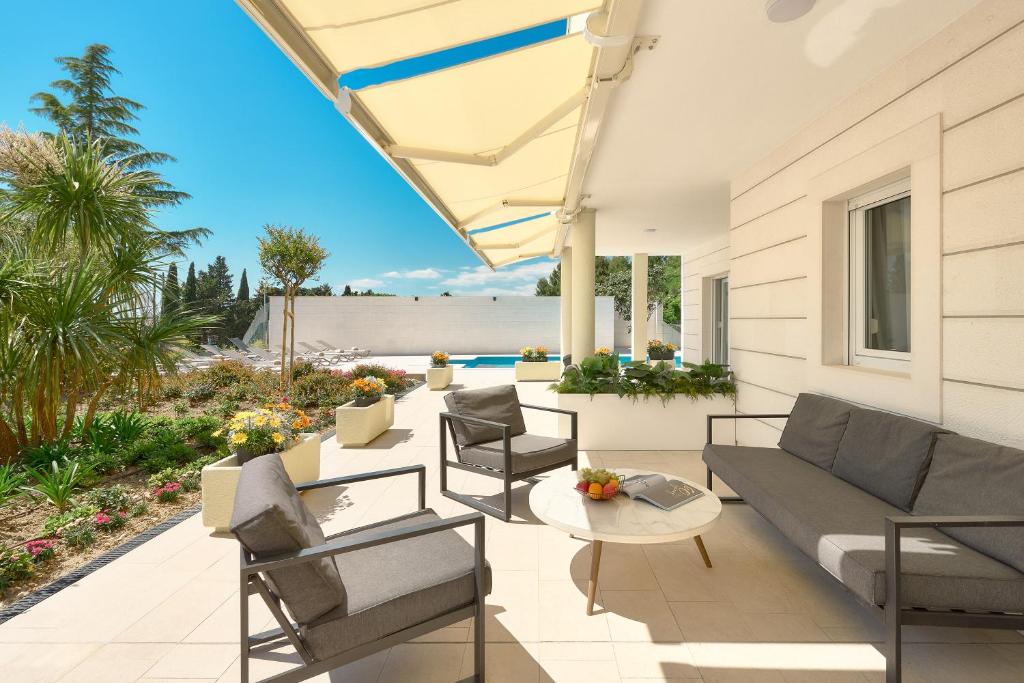 Istumisnurk majutusasutuses Luxury Apartments Villa Klara