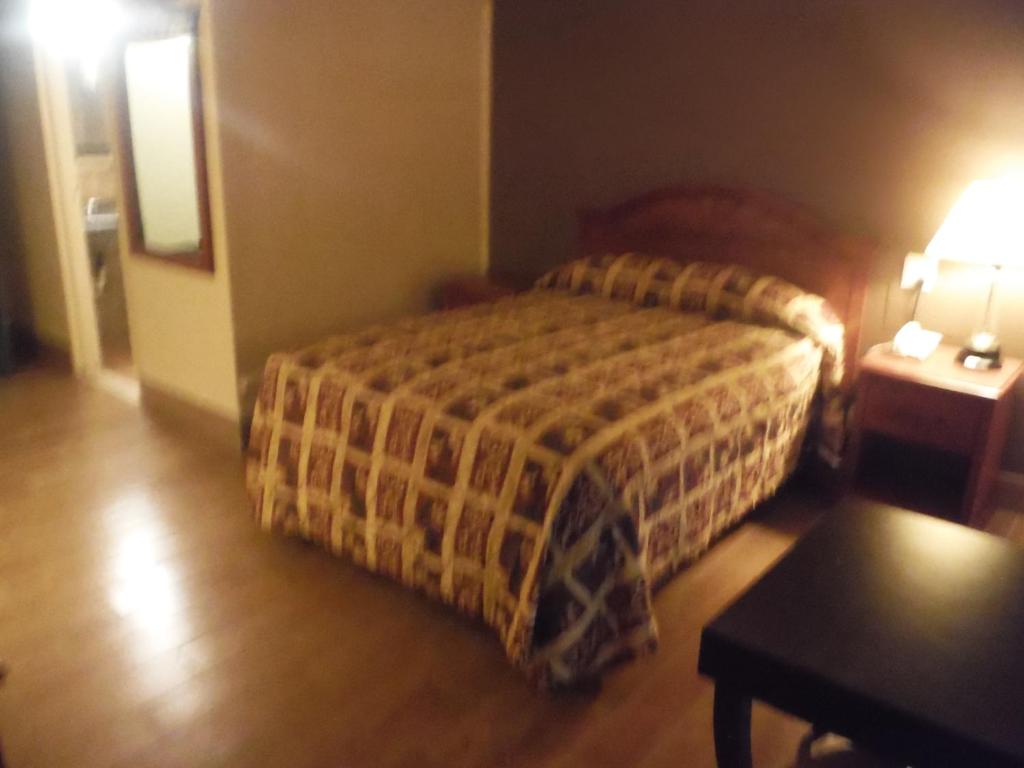 Budgetel Inn & Suites Hotel - Habitación Doble