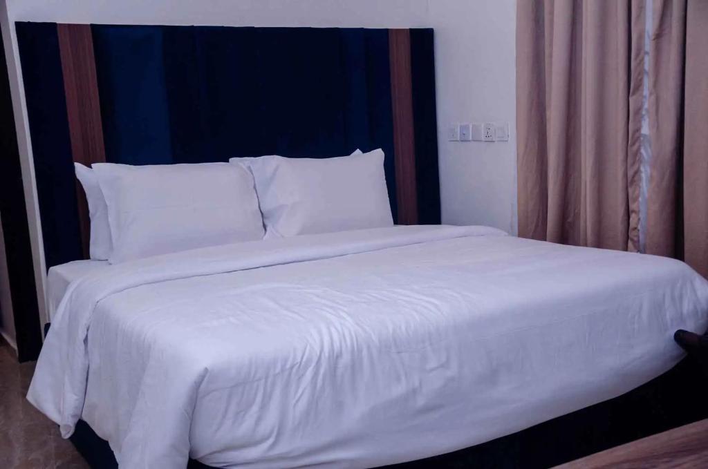 Postel nebo postele na pokoji v ubytování Ibizza Pit Hotel and Suites