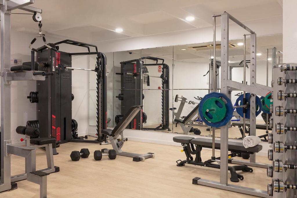 Fitness centrum a/nebo fitness zařízení v ubytování Hotel Cala Font