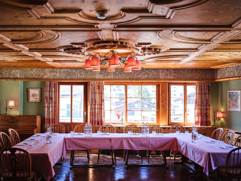 Restaurace v ubytování Hotel Chesa Grischuna