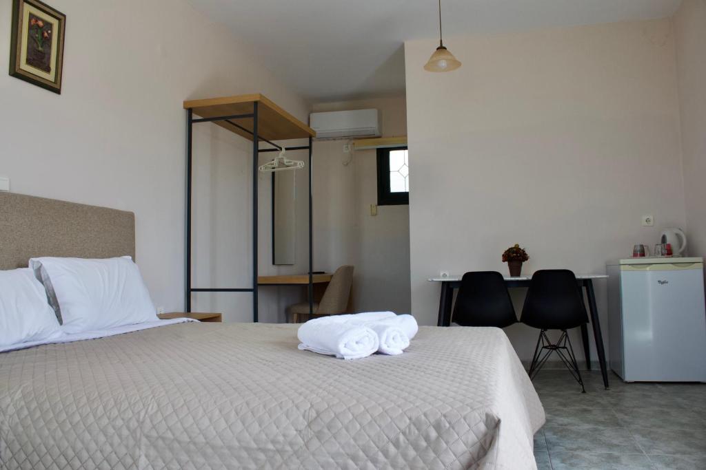A bed or beds in a room at Niforos Panorama