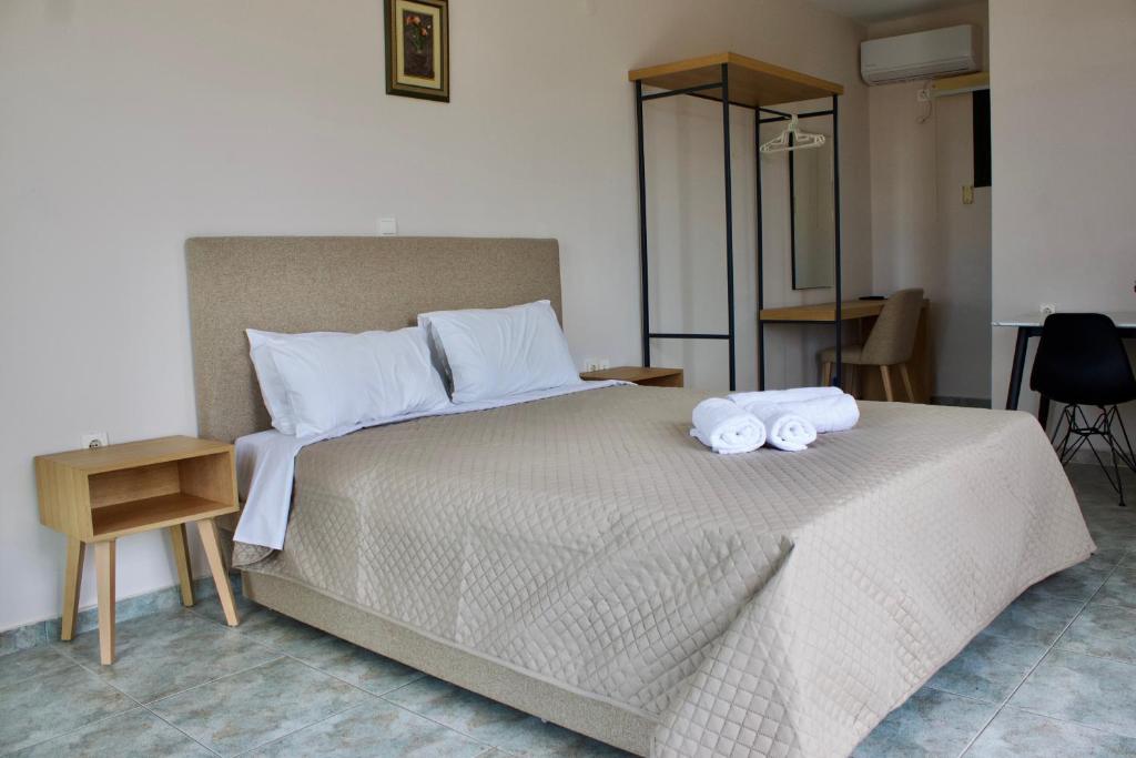 A bed or beds in a room at Niforos Panorama