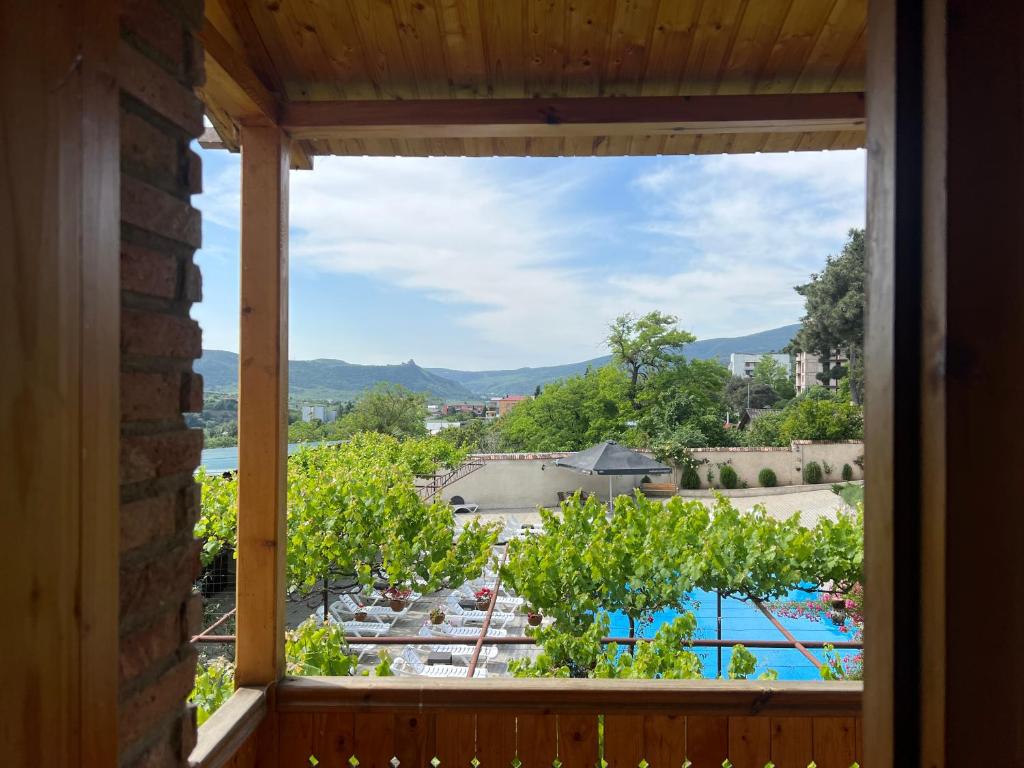Nespecifikovaný výhled na hory nebo výhled na hory při pohledu z hotelu