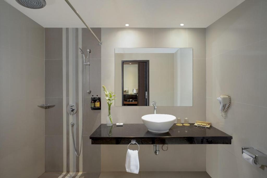 Koupelna v ubytování Loman Park Hotel Yogyakarta