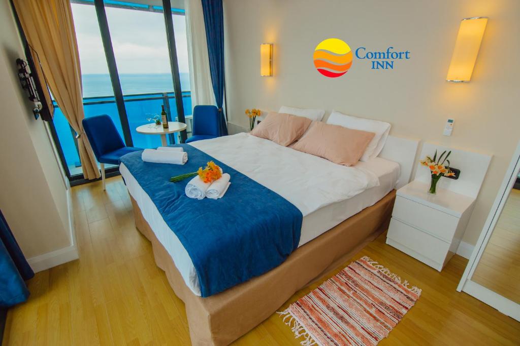 Postel nebo postele na pokoji v ubytování Comfort Inn ☆ Orbi City