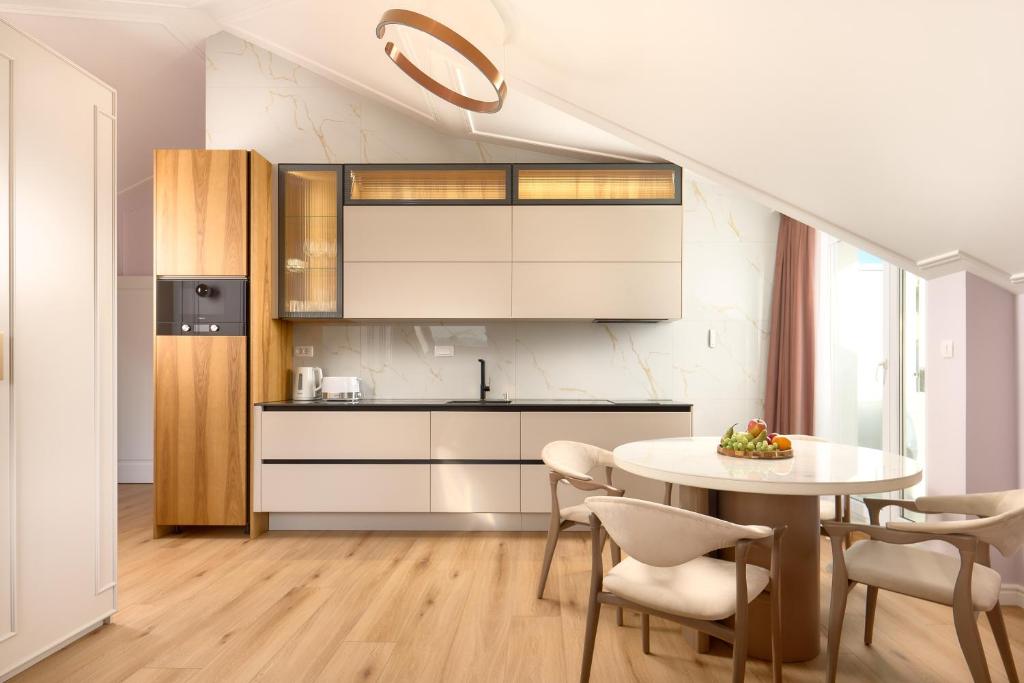 Köök või kööginurk majutusasutuses Luxury Apartments Villa Klara