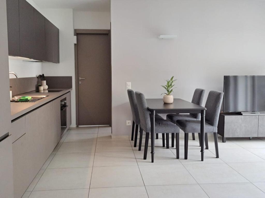 
Deluxe One-Bedroom Apartment
