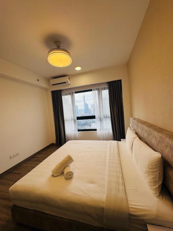 Postel nebo postele na pokoji v ubytování Agile TRX Luxury suite Bukit bintang