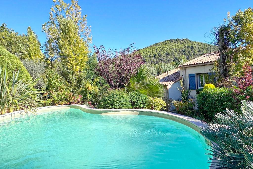 Photo de la galerie de l'établissement Casa Santa Roustagne - Family Villa Pool and Countryside View, à Manosque