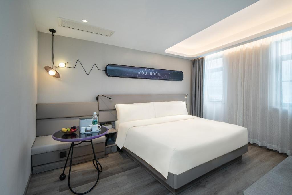 Postel nebo postele na pokoji v ubytování Atour Light Hotel Shanghai Xujiahui Jiaotong University