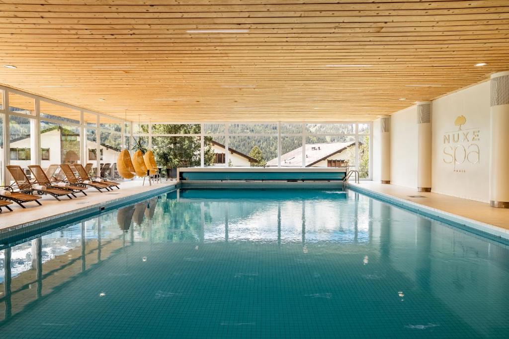 Bazén v ubytování Braunbär Hotel & Spa - Former Alpine Sunstar Hotel nebo v jeho okolí