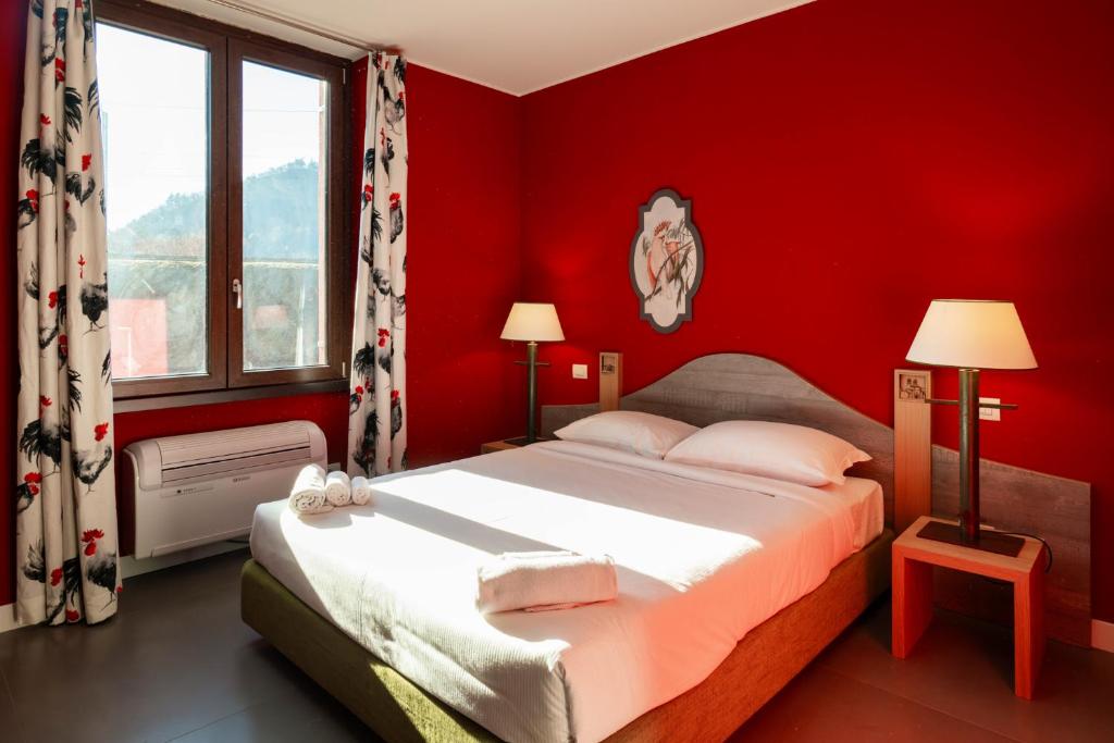 Postel nebo postele na pokoji v ubytování San Giuseppe Suite Lake Como