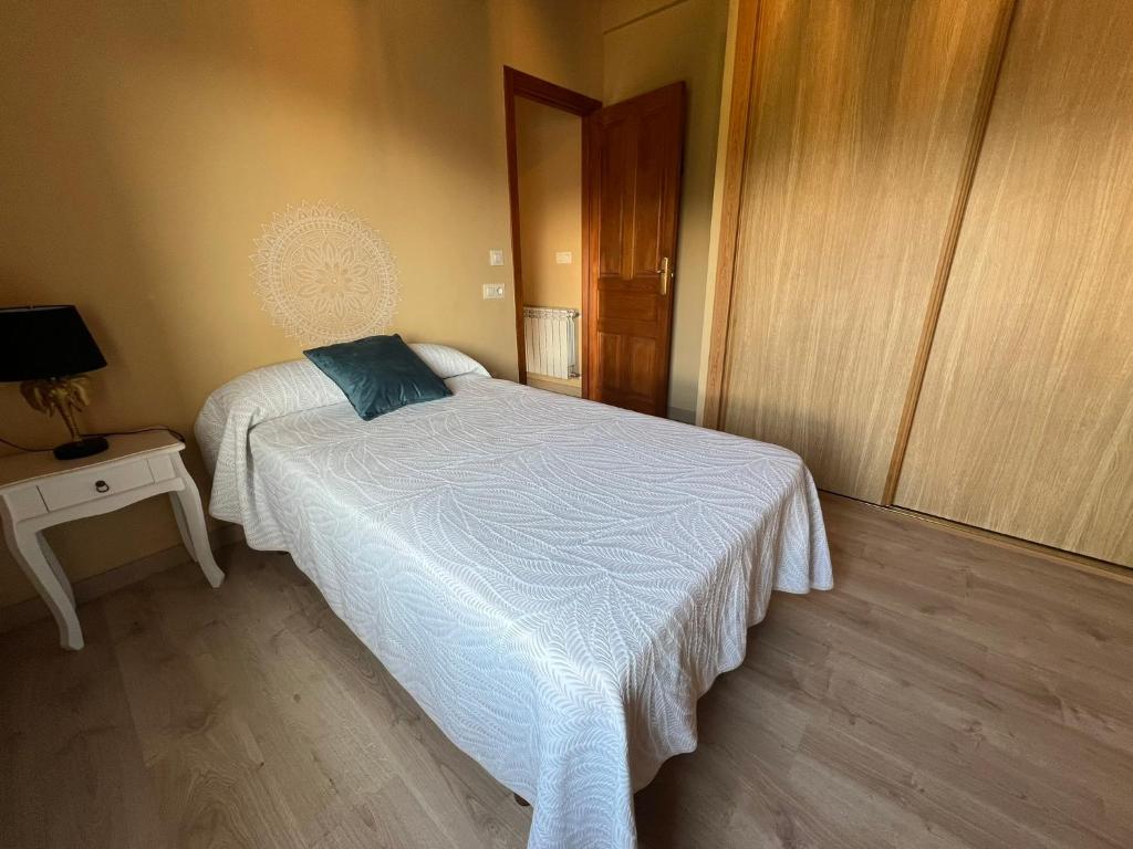 Postel nebo postele na pokoji v ubytování Gestiona2R - Casa de 3 habitaciones caminando a la playa de Celorio