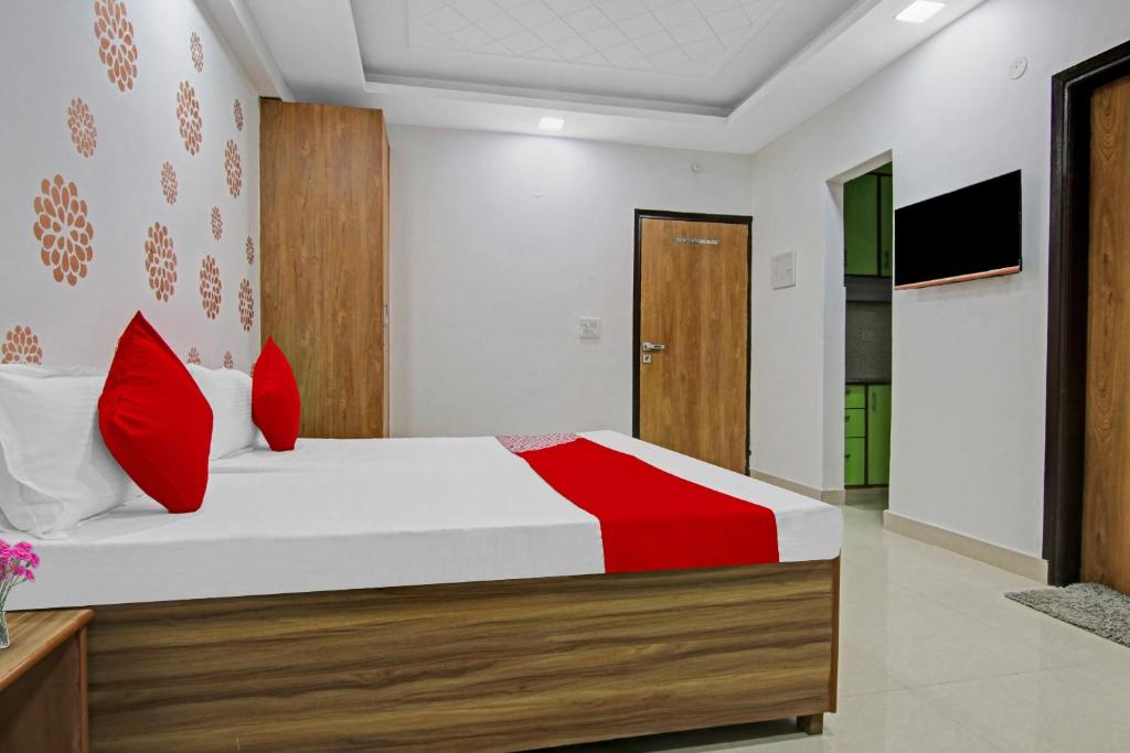 TV a/nebo společenská místnost v ubytování Hotel O Check Inn